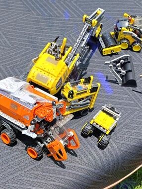 Lot of Vex Robotics Construction Machines- Interactive Building  Prototypes